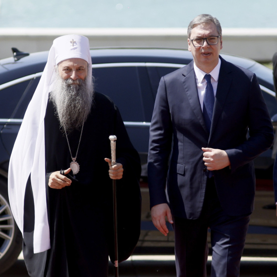 Vučić čestitao Vaskrs: "Simbol neprekidne obnove čoveka"; "Molitve posvećene našem narodu, posebno na KiM"
