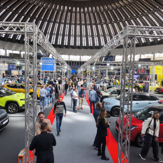 Kineska dominacija na Sajmu automobila u Beogradu FOTO