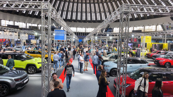 Kineska dominacija na Sajmu automobila u Beogradu FOTO
