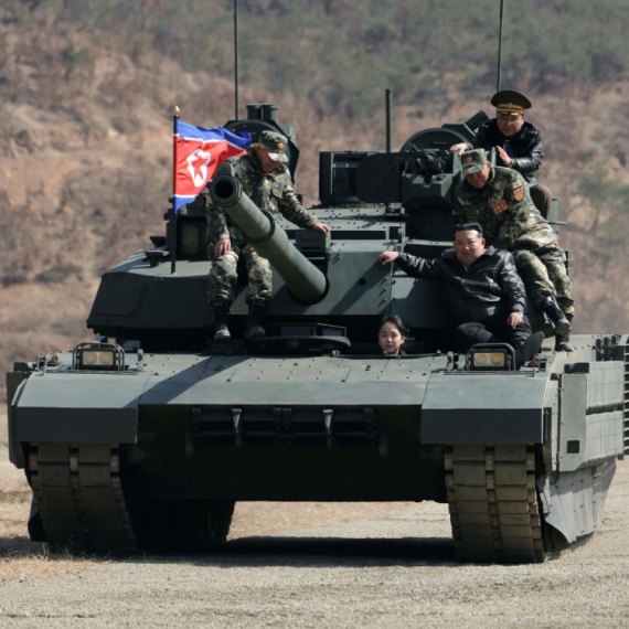 Maloletna ćerka Kim Džong Una vozila tenk; Tata ponosan FOTO