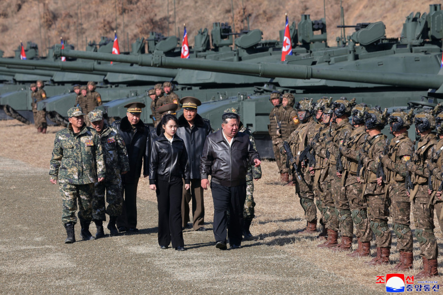 Maloletna ćerka Kim Džong Una vozila tenk; Tata ponosan FOTO