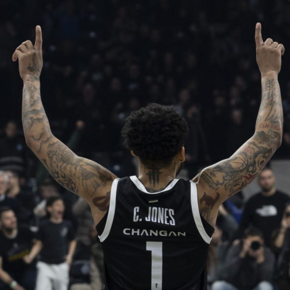 Džons sa penala srušio Asvel i nastavio Partizanov niz; "Ružna pobeda", Penjaroja srećan