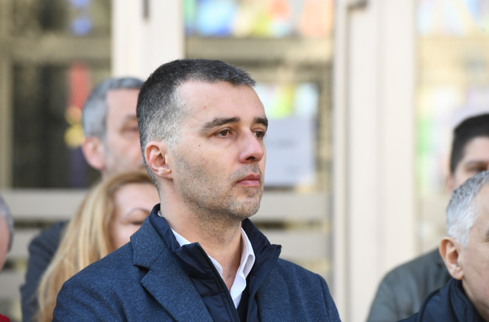 Mrdić: "Da li treba da podsećam Manojlovića šta je pre dve godine obećavao funkcionerima SNS?"