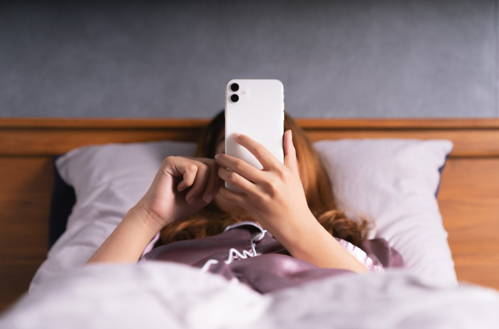 Nije problem samo u očima: Skrolovanje na telefonu opterećuje telo više nego što znate