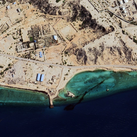 Iran fortifies key island amid fears of potential attack