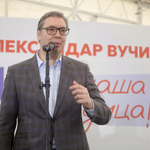 Vučić: "Brza saobraćajnica 'Smajli' je spas, dovešće još investitora i fabrike"; "Cene goriva će ostati iste"
