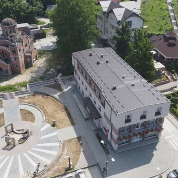 Prosečna plata u Moravičkom okrugu preko 100.000 dinara; Lučani i dalje prvi