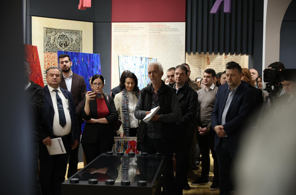 Održana izložba u čast ćirilice: "Ćirilica kao umetnost i nasleđe" FOTO