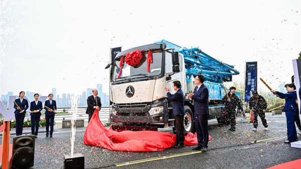 Liči na Mercedesa, ali nije: Kinezi predstavili revolucionarni kamion