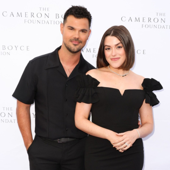 Tejlor Lautner i Tejlor Lautner čekaju prvo dete: Internet pun šala na njihov račun FOTO