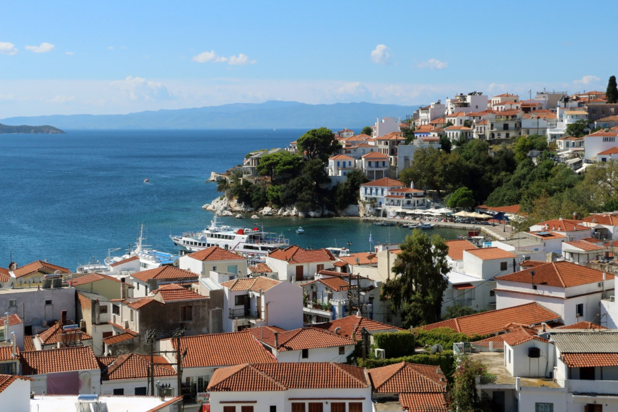 Zaboravite druga mesta: Ovo malo grčko ostrvo ima prelepe plaže, borove šume i savršeno je za odmor