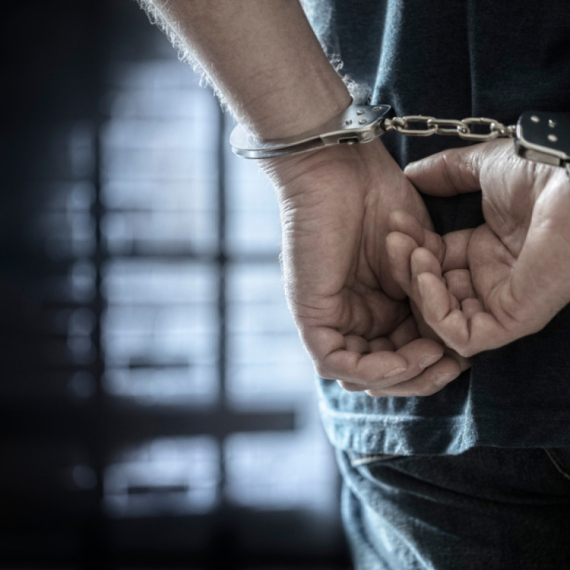 Uhapšen u Leskovcu: Policija mu pronašla drogu