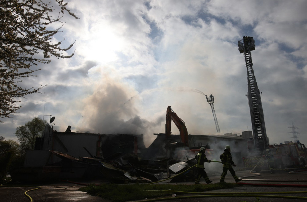 Drama u Nemačkoj: Požar izbio u diskoteci; 750 ljudi panično bežalo FOTO/VIDEO