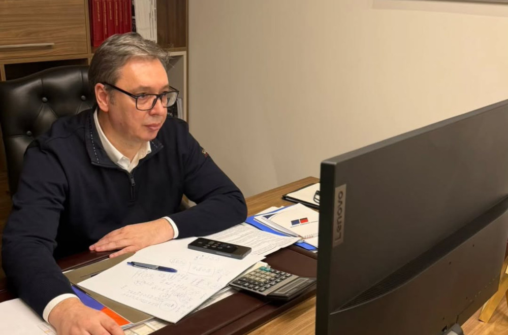 Vučić nakon izbora: "Srećan sam što ljudi slave, ja sada ostajem u kancelariji da analiziram rezultate" FOTO