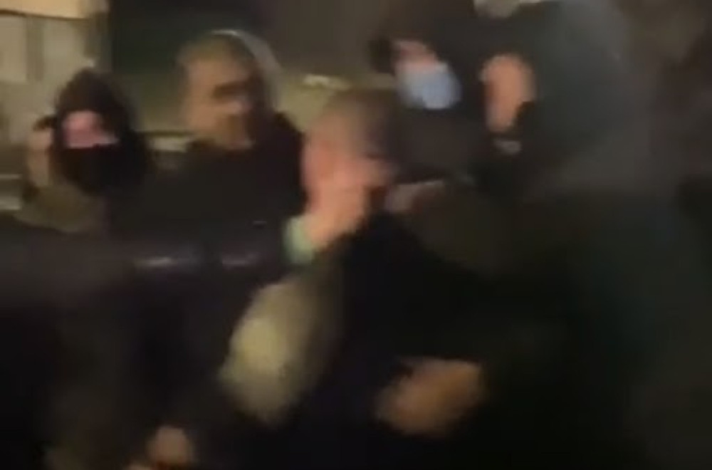 Blokaderi brutalno pretukli Davida Ćirića: Deset njih ga okružilo, a onda su ga vređali i zlostavljali VIDEO