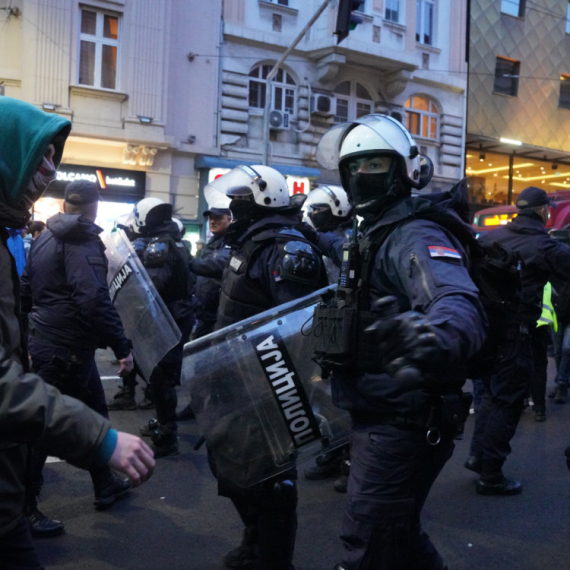 Brnabić objavila jeziv snimak napada blokadera na policiju: "Očekujem da će EU osuditi nasilne proteste" VIDEO