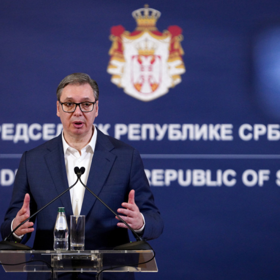 Država koči udar cena, preuzima teret i sprema rezerve; Vučić: "Imaćemo najjeftinije gorivo u regionu"