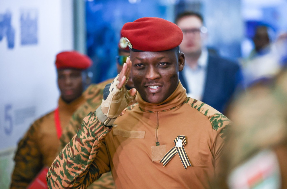 Simbol pan-afričkog otpora Ibrahim Traore poručio: "Ljudi moraju da zaborave na demokratiju, ona ubija"