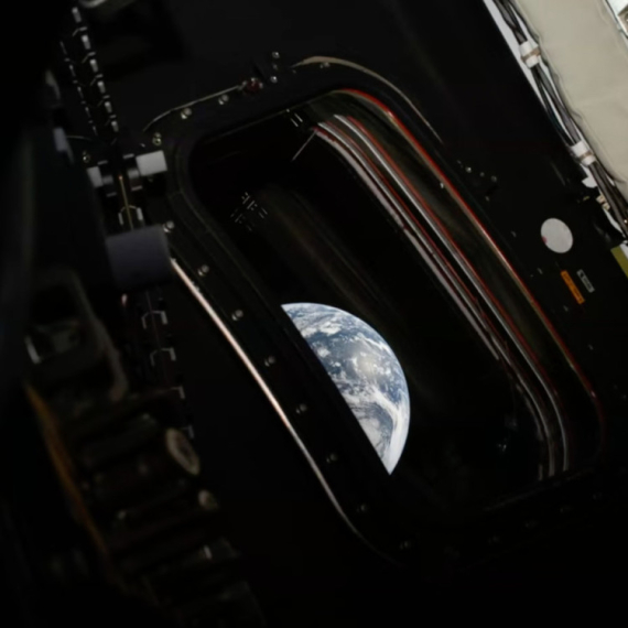 Astronauti trenutno bliži Mesecu nego nama: Fascinantne slike Zemlje FOTO