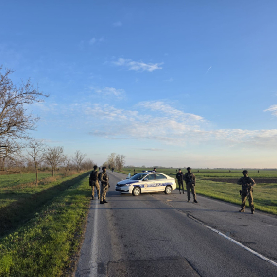 Policija i vojska pretražuju teren u Kanjiži; Pronađeni sumnjivi predmeti u blizini gasovoda FOTO/VIDEO