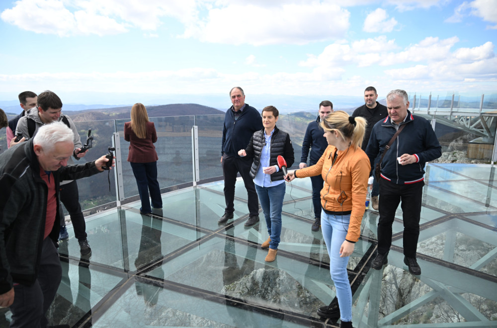 Brnabić obišla Vidikovac na Kablaru: "Očekujemo upotrebnu dozvolu za mesec dana" FOTO