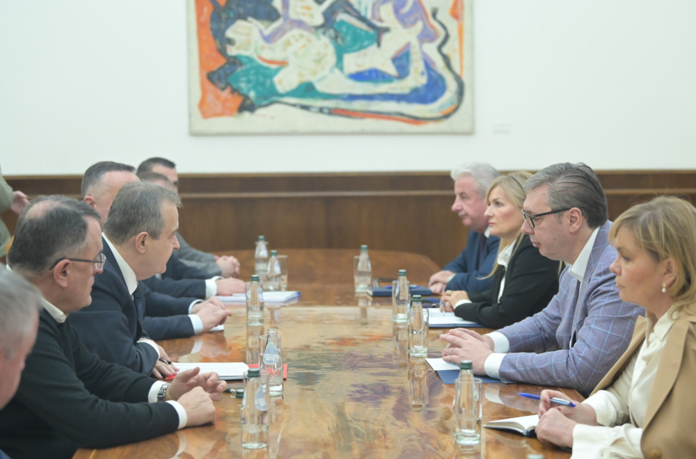 Vučić završio konsultacije sa strankama; Obratiće se medijima
