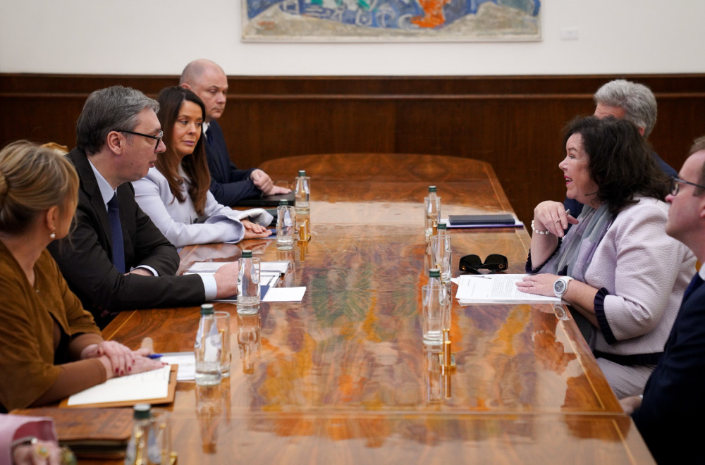 Vučić se sastao sa specijalnom izaslanicom Velike Britanije Karen Pirs