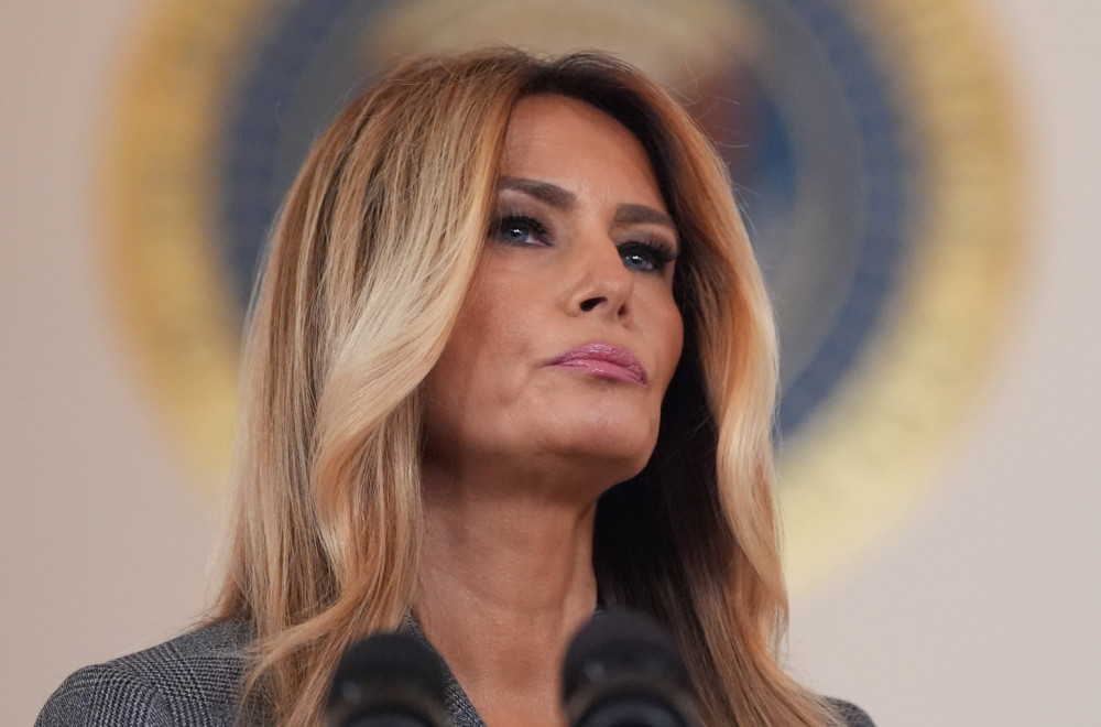 Ko je Amanda Ungaro koja žustro preti Melaniji Tramp: "Srušiću ceo tvoj korumpirani sistem!" FOTO