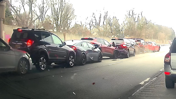 Zašto ne treba da se "nabijate u gepek" drugima tokom vožnje VIDEO