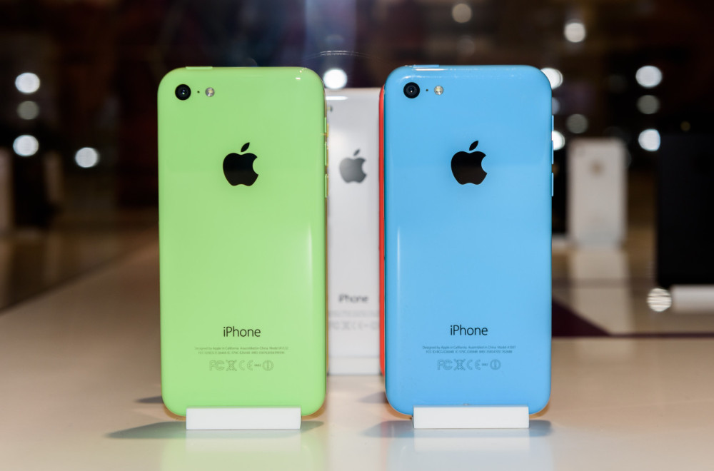 iPhone 5C je ponovo "in": Generacija Z oživela Apple-ov šareni klasik