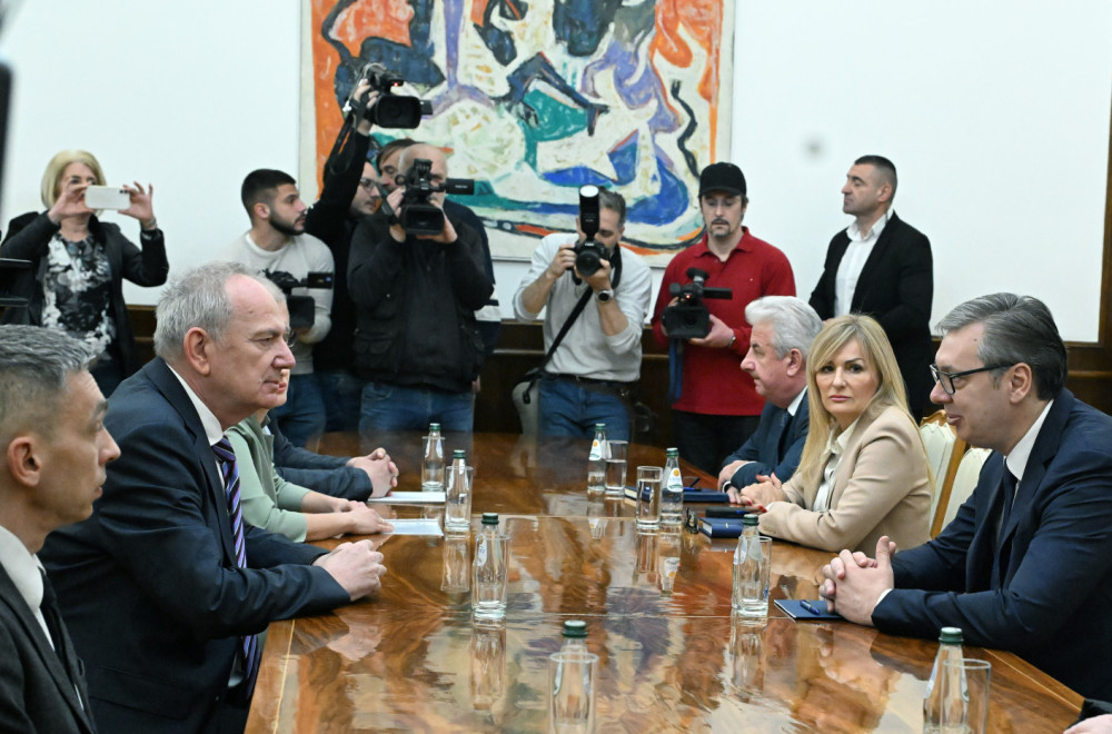 Nastavljene konsultacije; Vučić: Razgovarao sa Ruskom strankom; U toku je sastanak sa Jedinstvenom Srbijom