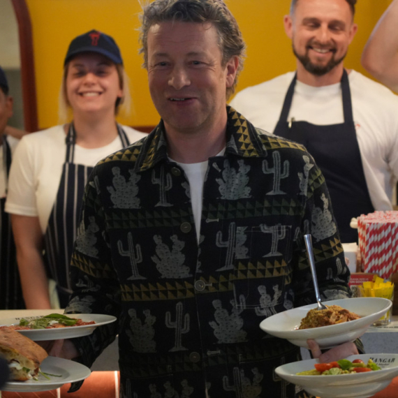Jamie Oliver arrived in Belgrade: World-famous chef surprised everyone with a visit to the New Belgrade market