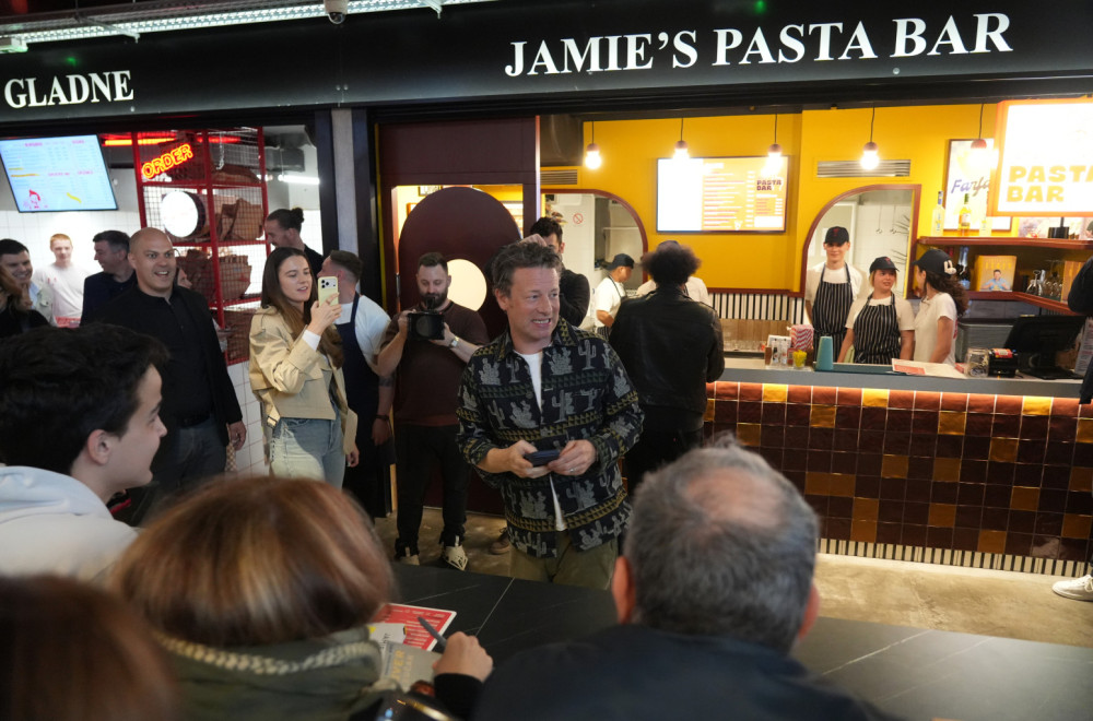 Jamie Oliver arrived in Belgrade: World-famous chef surprised everyone with a visit to the New Belgrade market