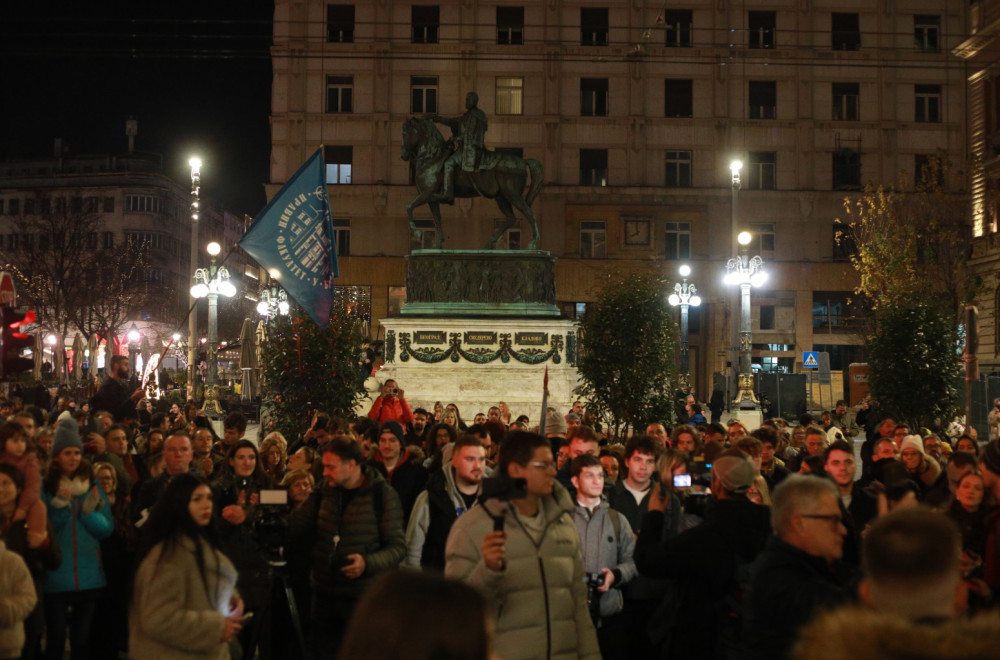 Skandalozno; Studenti blokaderi veruju kriminalcu: Bodre ga i veličaju, ovo su njihove poruke FOTO
