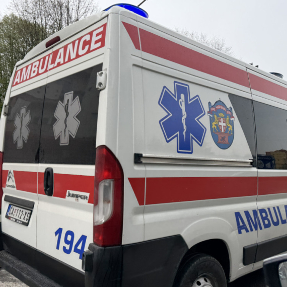 Oboren pešak u blizini mosta; Hitna pomoć na licu mesta: Saobraćajna nesreća u Čačku FOTO