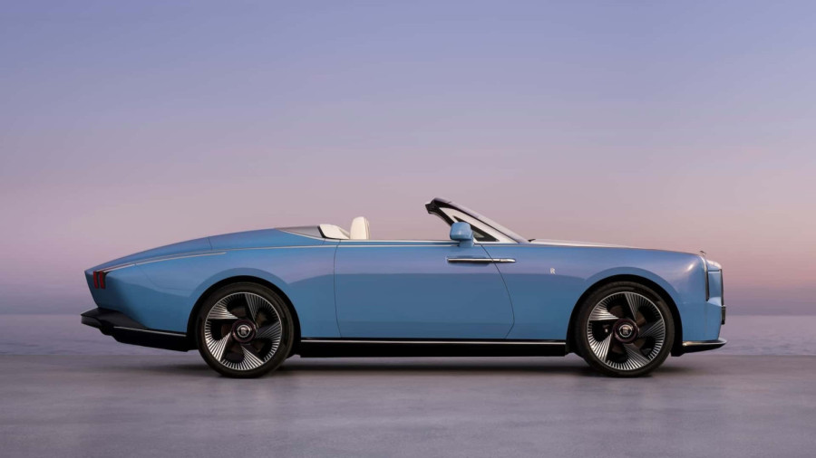 Rolls-Royce predstavio najluksuzniji kabriolet godine: Samo 100 primeraka za odabrane FOTO
