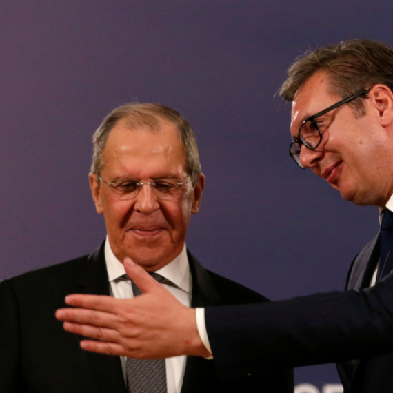 Lavrov: Vučić je iskusan političar; EU ga ucenjuje ali on trpi pritiske