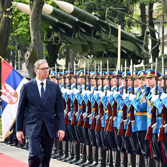 Održan sastanak Vučića s rukovodstvom Ministarstva odbrane i Vojske Srbije; Vučić: "Bezbednost je složenija"