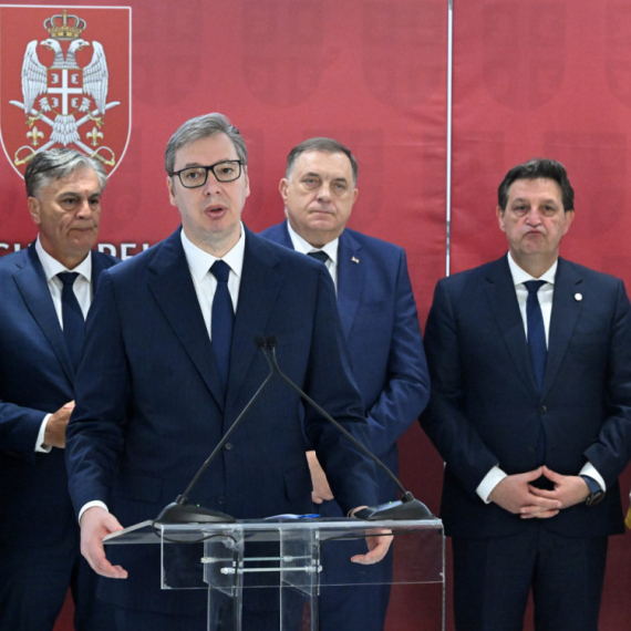 Vučić odgovorio Gociju: Jedva čekam da me "rasturi"; "Blokaderi, pogledajte italijansku političarku"