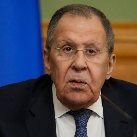 Lavrov: "Amerika želi jeftino da otkupi deo Severnog toka i određuje cenu gasa u Evropi"