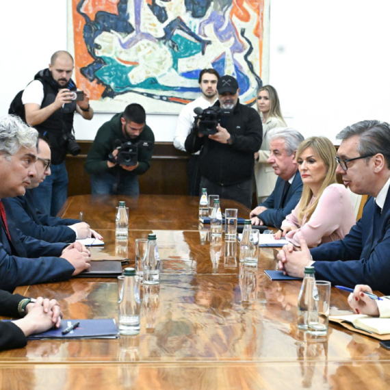 Vučić završio konsultacije sa predstavnicima Narodne stranke FOTO