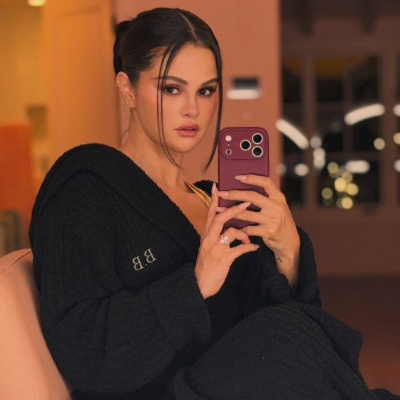 Selena Gomez pokazala lice bez šminke i bez filtera: "Ovo nije ona, priznajte" FOTO