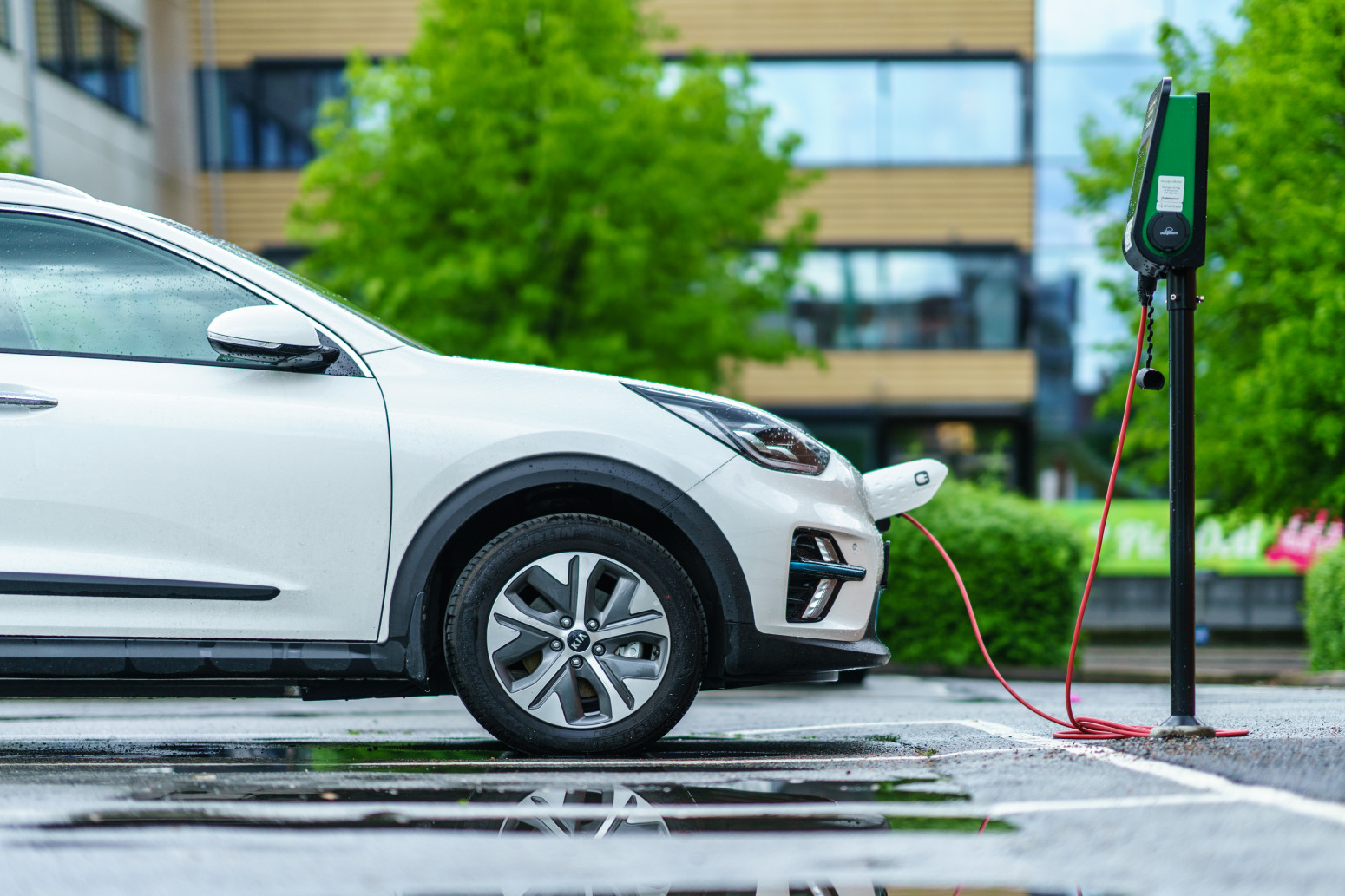 Da li je bum električnih automobila pri kraju? Novi podaci otkrivaju veliki preokret