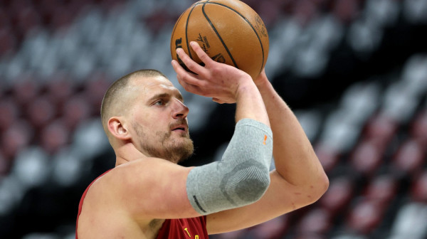 Tripl-dabl Jokić i neverovatni Marej – Denver poveo u plej-ofu