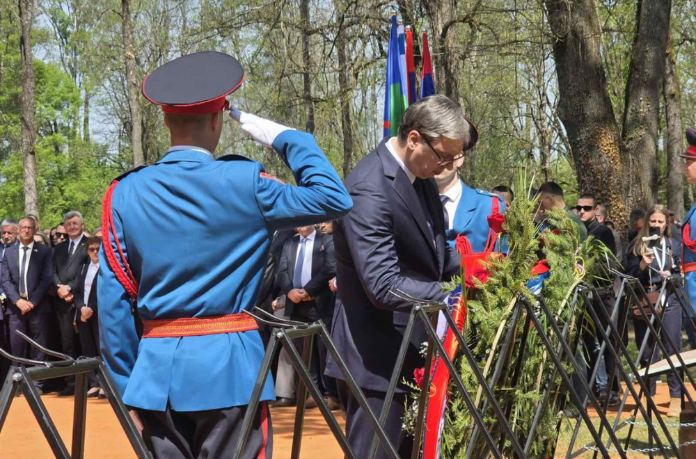 Srbija odala počast žrtvama Jasenovca; Vučić položio venac; "Teško je govoriti na ovom mestu" FOTO/VIDEO