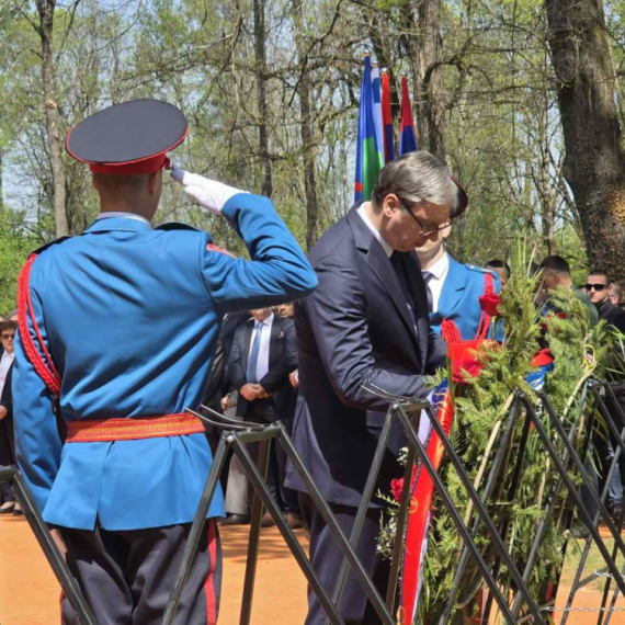 Srbija odala počast žrtvama Jasenovca; Vučić položio venac; "Teško je govoriti na ovom mestu" FOTO/VIDEO