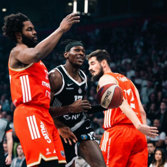 Partizanu malo +19 – Zvezda "zakuvala", pa pala u Areni