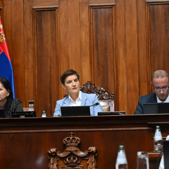 Brnabić: "Sednica o poverenju vladi je performans"; Izbori kad saopšti Vučić