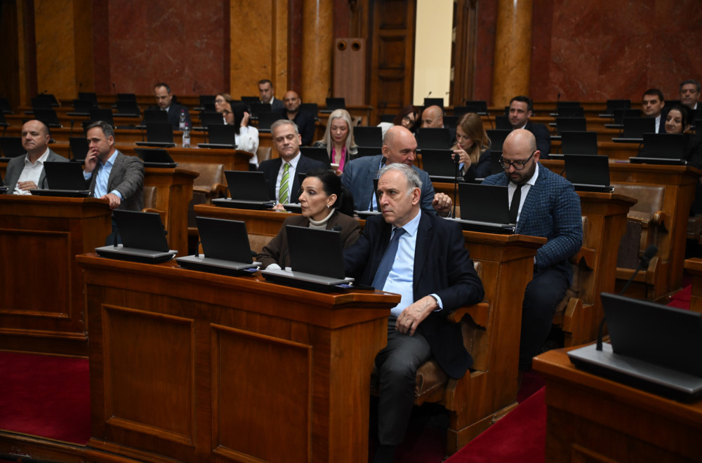"Kompas": Hoće u Evropu, a ne glasaju za evropske zakone; "Opozicija je odavno izgubila kompas"