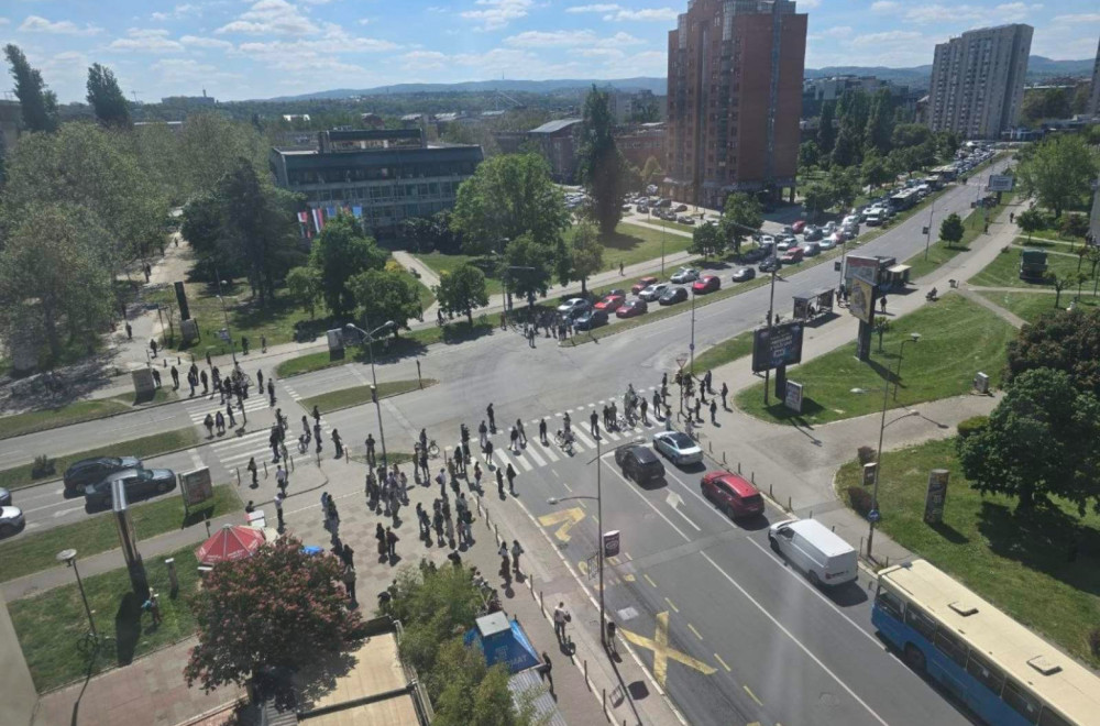 Nastavlja se blokadersko maltretiranje građana; U Novom Sadu se sami hvale "koliko ih je mnogo" VIDEO